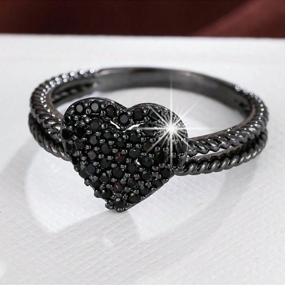 Luxe Cubic Zirconia Heart Rope Band Ring 6 7 8 9